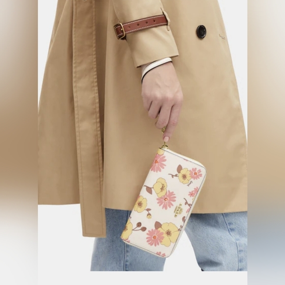 Coach Long Zip Around Wallet With Floral Cluster Print - Picture 3 of 16